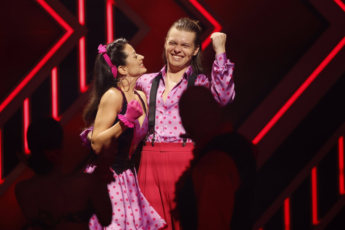 Gabriel Kelly mit Malika Dzumaev in der neunten Live-Show der 17. Staffel der RTL-Tanzshow Let s Dance im MMC Coloneum. Kˆln, 03.05.2024 *** Gabriel Kelly with Malika Dzumaev in the ninth live show of the 17th season of the RTL dance show Let s Dance at MMC Coloneum Cologne, 03 05 2024 Foto:xM.xKremerx/xFuturexImagex lets_dance0305_4840