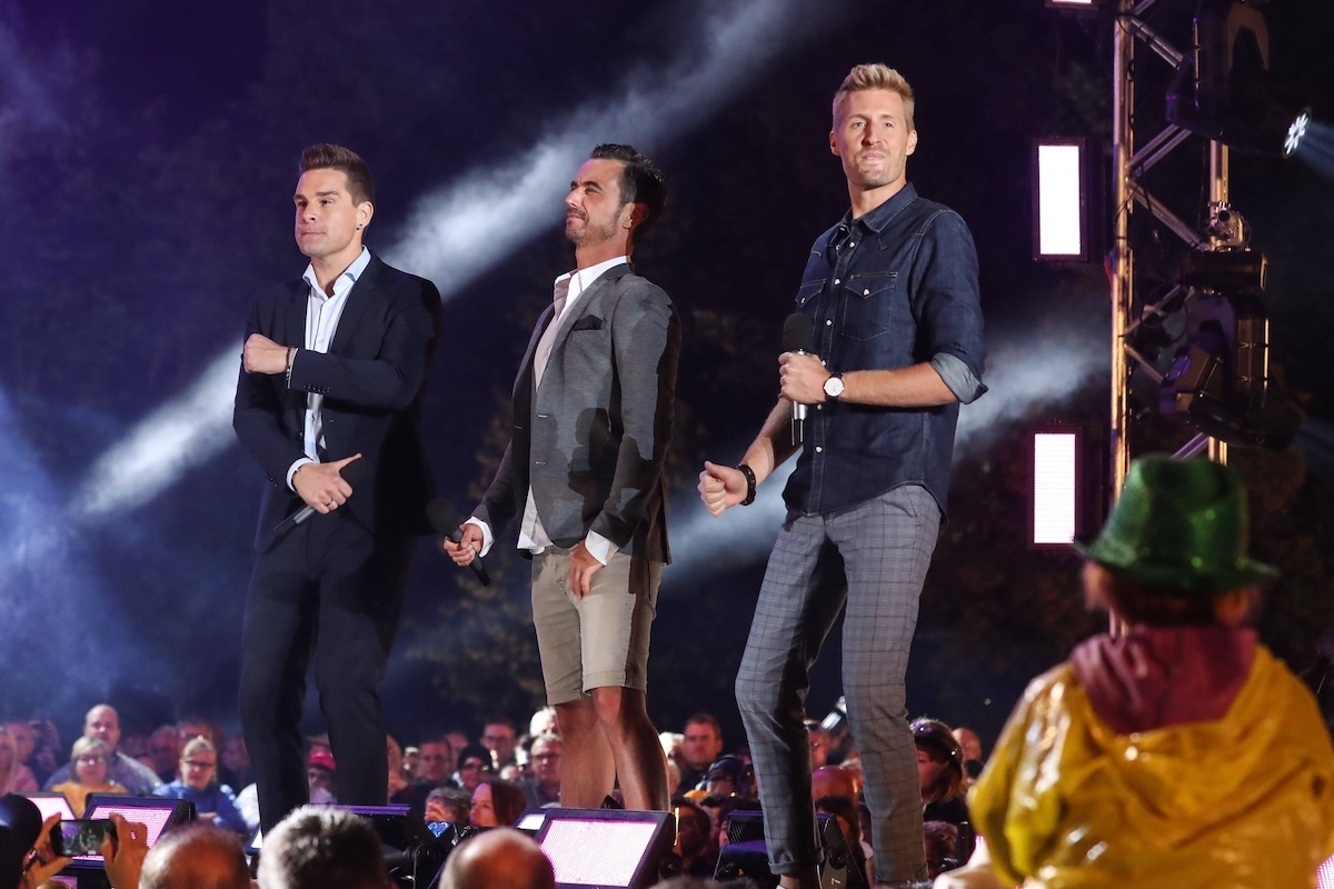 v.li. Saenger Eloy de Jong NED,Moderator Florian Silbereisen GER,Saenger Maximilian Maxi Arland GER - MDR TV-Aufzeichnung Die Schlager des Sommers-Die grosse Open Air Show aus dem Wasserschloss in Klaffenbach - Fotografiert am 13.07.2019-Sendetermin 10.08.2019 *** singer Eloy de Jong NED ,presenter Florian Silbereisen GER ,singer Maximilian Maxi Arland GER MDR TV recording The hits of the summer The big open air show from the moated castle in Klaffenbach Photographed on 13 07 2019 Broadcast date 10 08 2019 Pressebuero Schroedter