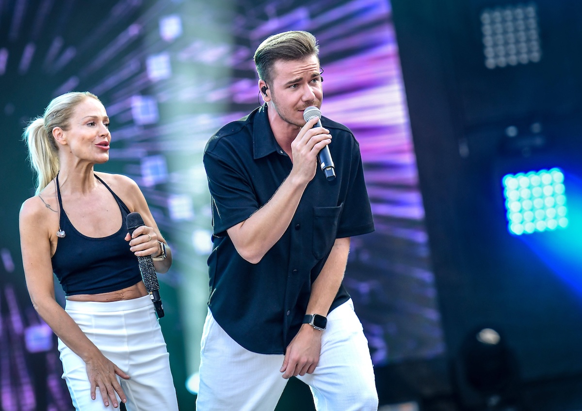 06.07.2024, xlakx, Entertainment Musik, SchlagerHammer in Oranienburg emspor, v.l. Saengerin Michelle buergerl.anja Gisela Hewer und Saenger Eric Philippi tritt bei der Sommerparty vom Schlager Radio √áSchlagerHammer√à in der Orangerie Oranienburg auf. Oranienburg *** 06 07 2024, xlakx, Entertainment Music, SchlagerHammer in Oranienburg emspor, f l singer Michelle buergerl anja Gisela Hewer and singer Eric Philippi perform at the summer party of Schlager Radio √áSchlagerHammer√à in the Orangerie Oranienburg Oranienburg Daniel Lakomski