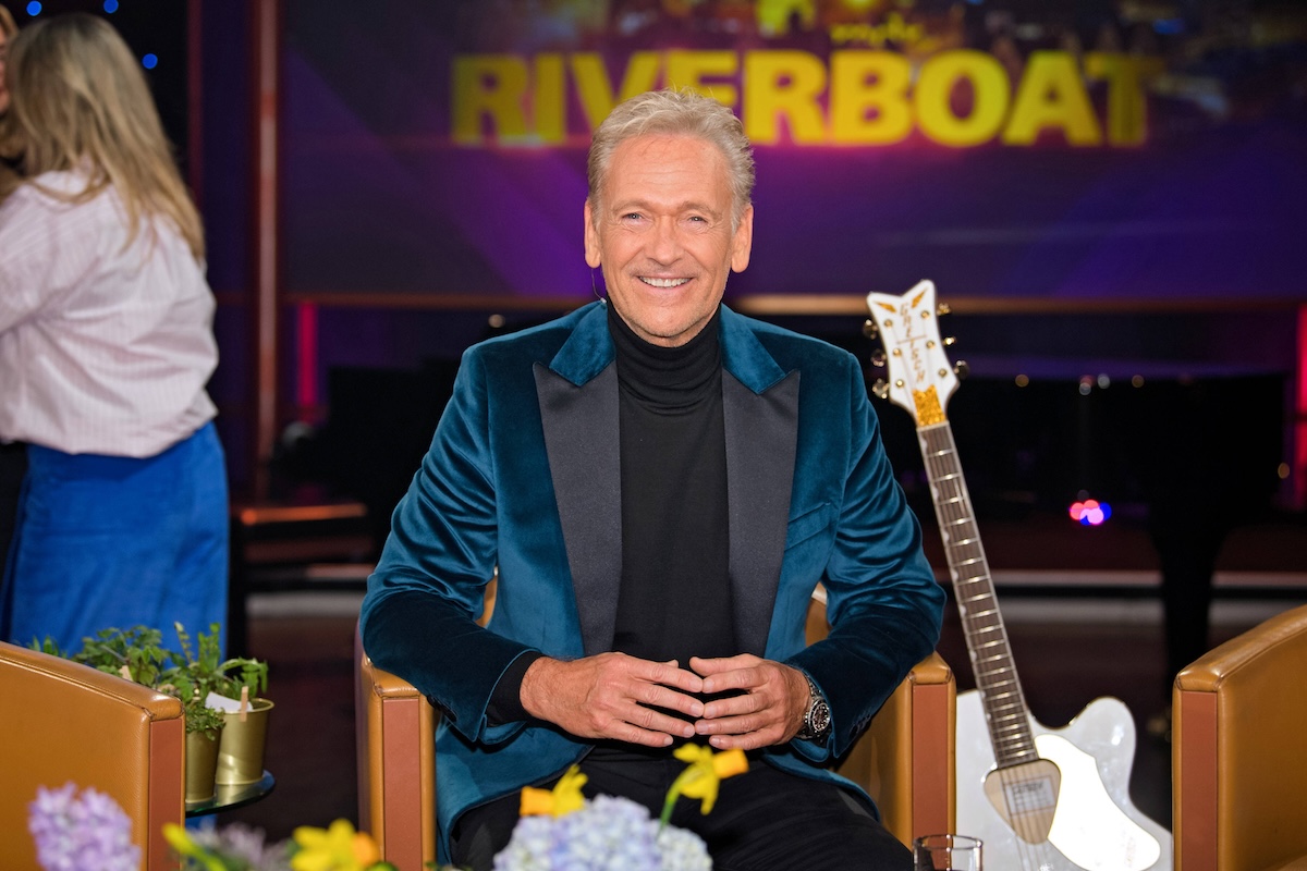 MDR - Riverboat. S‰nger Olaf Berger anl‰ﬂlich der Aufzeichnung der MDR - Talkshow Riverboat am 15.03.2024 in der Mediacity Leipzig. 20240315ADO0022 *** MDR Riverboat singer Olaf Berger on the occasion of the recording of the MDR talk show Riverboat on 15 03 2024 at Mediacity Leipzig 20240315ADO0022