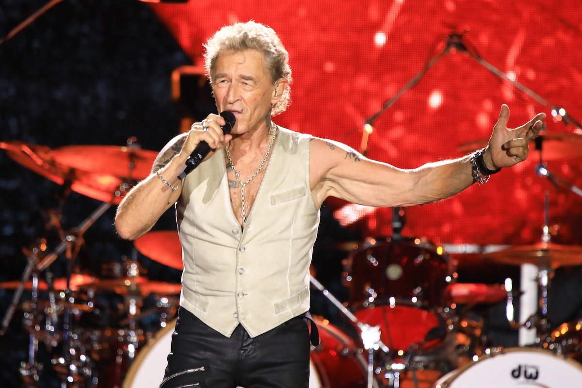 Peter Maffay beim Konzert auf dem Erfurter Domplatz Erfurt, 29.06.2024 Yaris Makkay Sohn von Peter Maffay beim Konzert von Peter Maffay - We Love Rock n Roll - Farewell Tour 2024 - Konzert auf dem Erfurter Domplatz Foto: Matthias Gr‰nzdˆrfer Th¸ringen Germany *** Peter Maffay at the concert on Erfurt Cathedral Square Erfurt, 29 06 2024 Yaris Makkay son of Peter Maffay at the concert of Peter Maffay We Love Rock n Roll Farewell Tour 2024 concert on Erfurt Cathedral Square Photo Matthias Gr‰nzdˆrfer Thuringia Germany Copyright: xMatthiasxGr‰nzdˆrferx