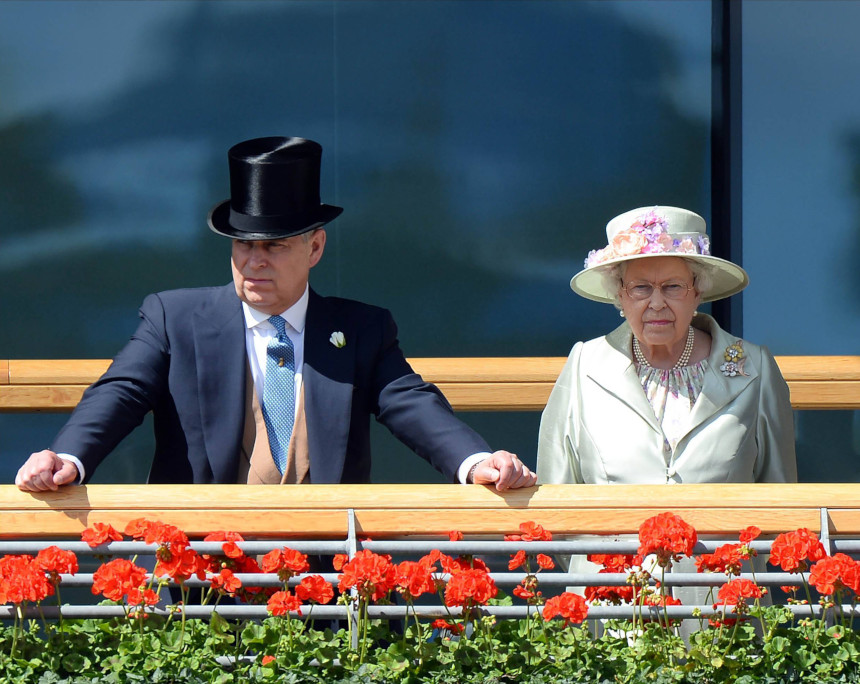 Prinz Andrew mit Queen Elizabeth