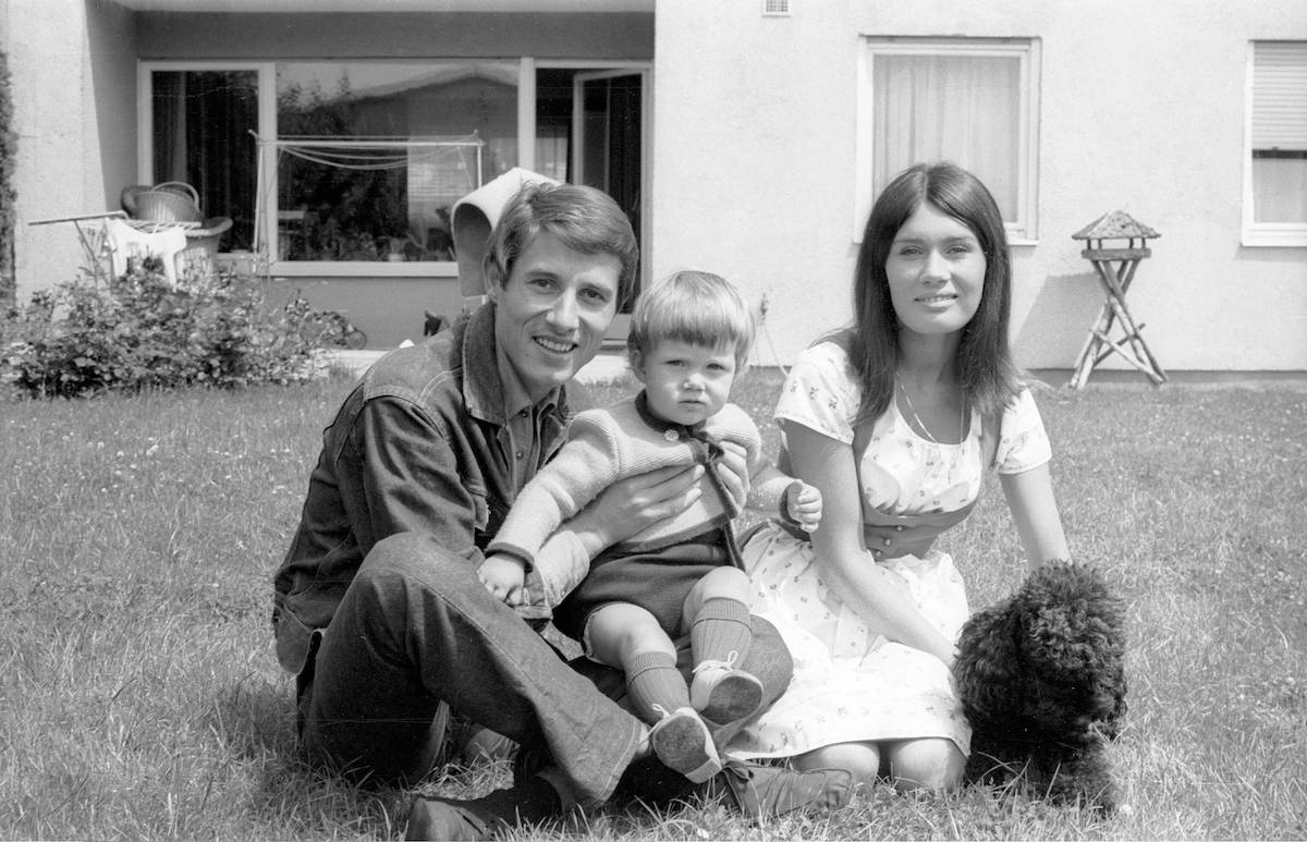 Udo Jürgens mit Ehefrau Panja und Sohn Johnny 1964 Haus in Vatterstetten bei München